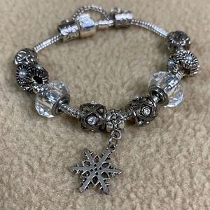 Sparkling Snowflake Charm Bracelet Silvertone Crystal Beads Winter Jewelry 7.5in